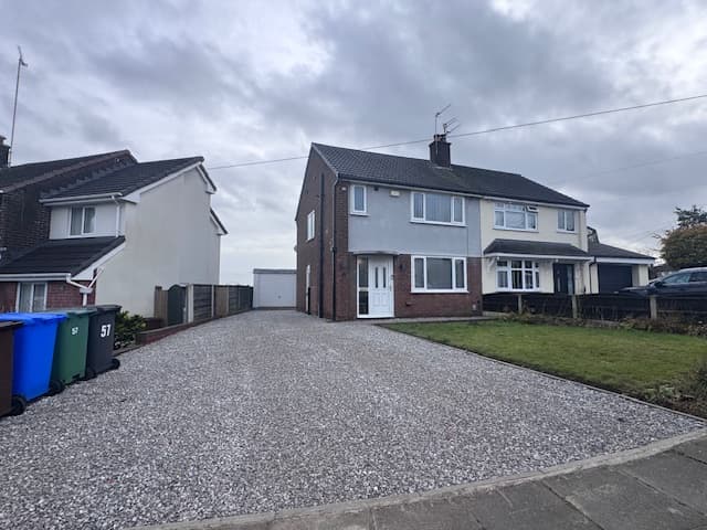 Fieldhead Avenue, Seddons Farm, Bury BL8 2LZ