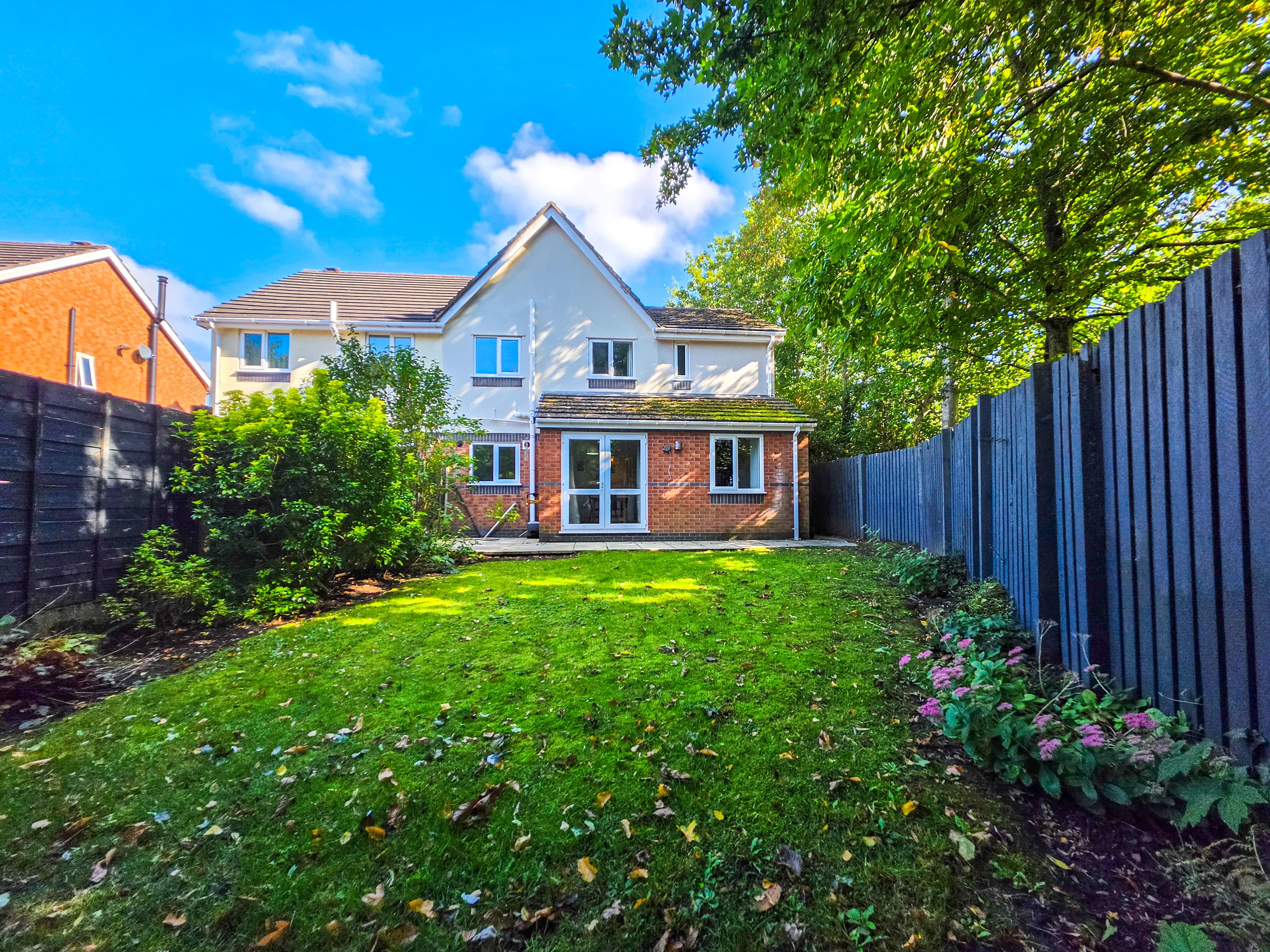 Cloughbank, Stoneclough, Radcliffe, Manchester, M26 1BD